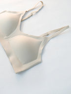 Soutien-gorge seconde peau sans armatures à col en V