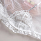 Ensemble lingerie en dentelle florale et string assorti