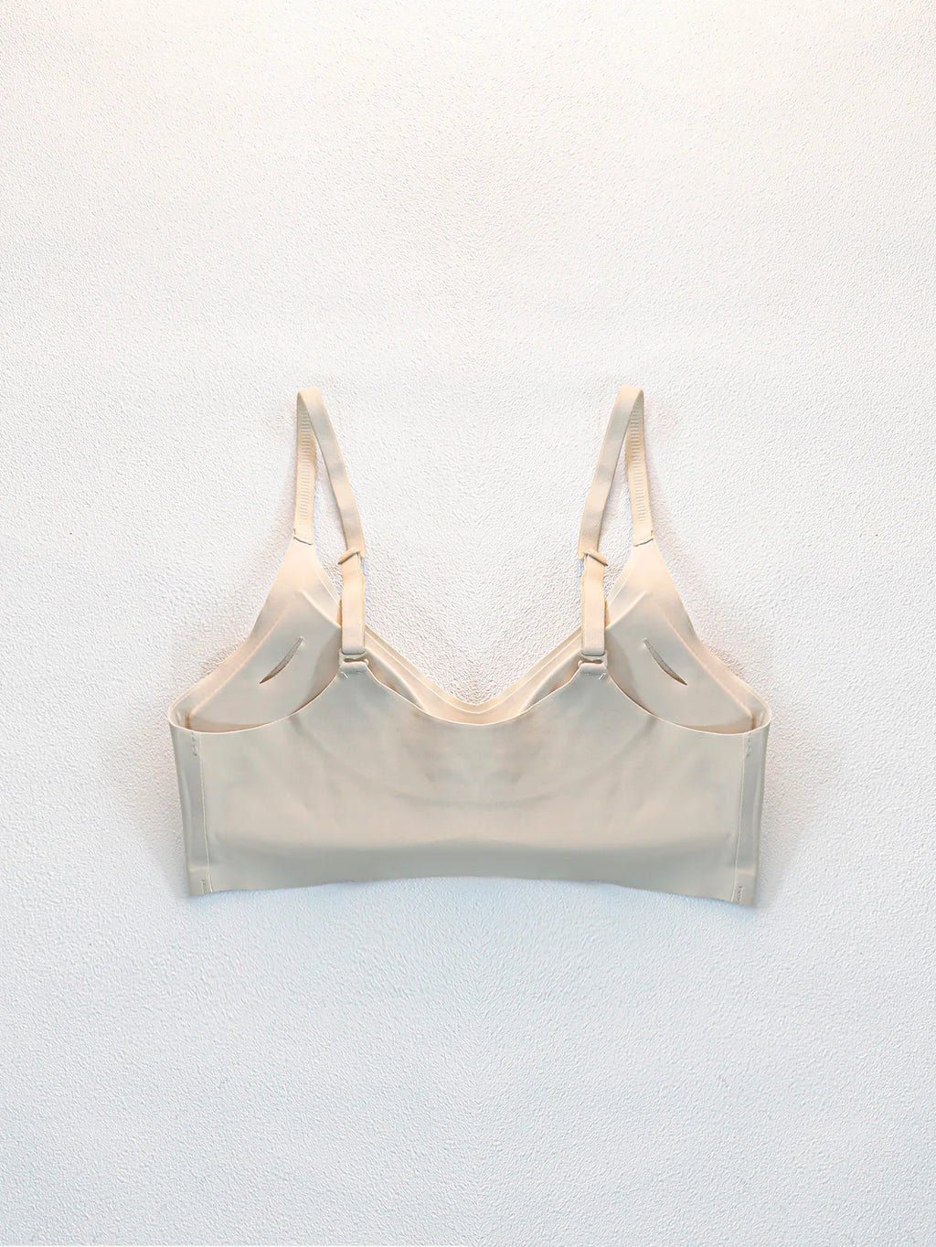 Soutien-gorge seconde peau sans armatures à col en V