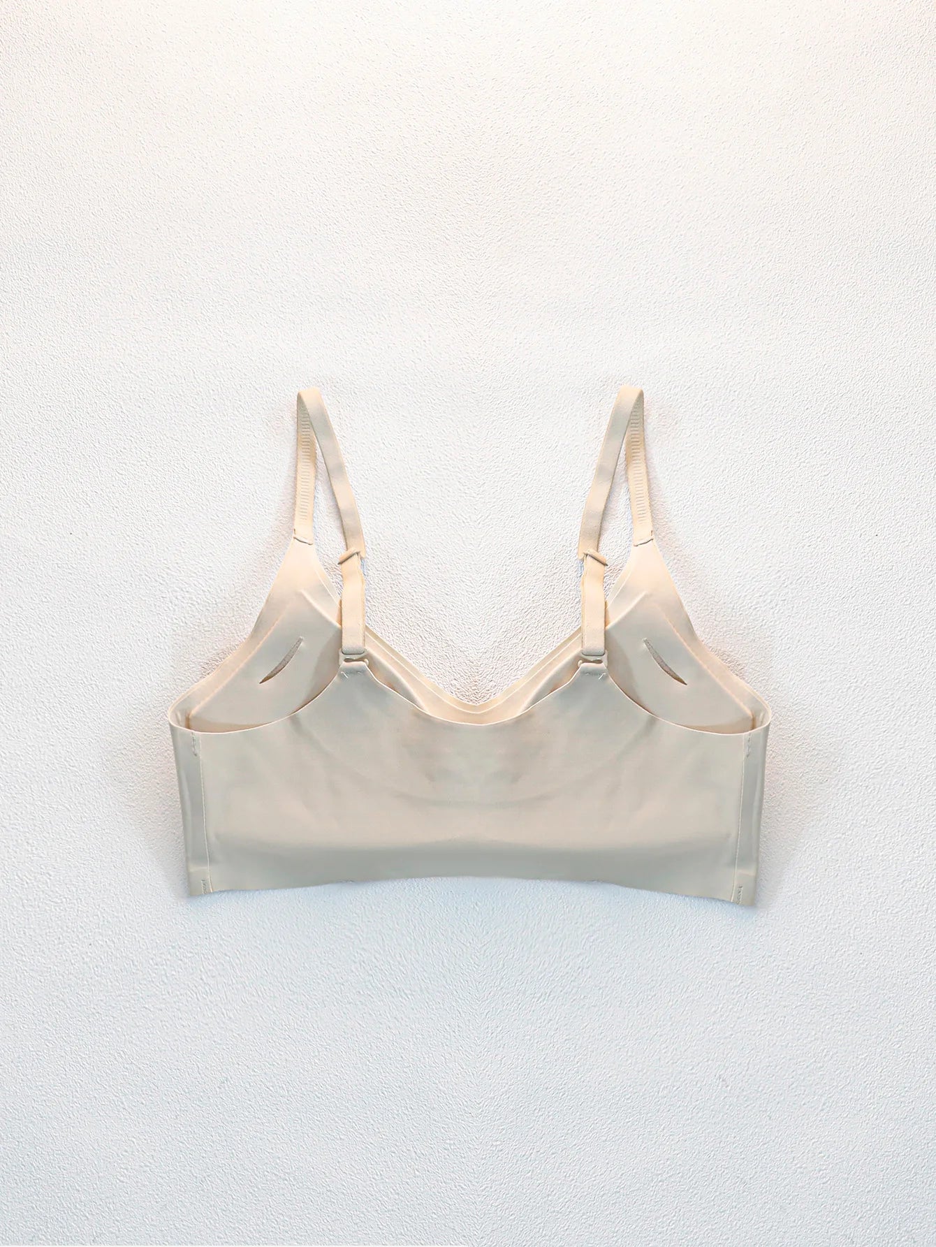 Soutien-gorge seconde peau sans armatures à col en V