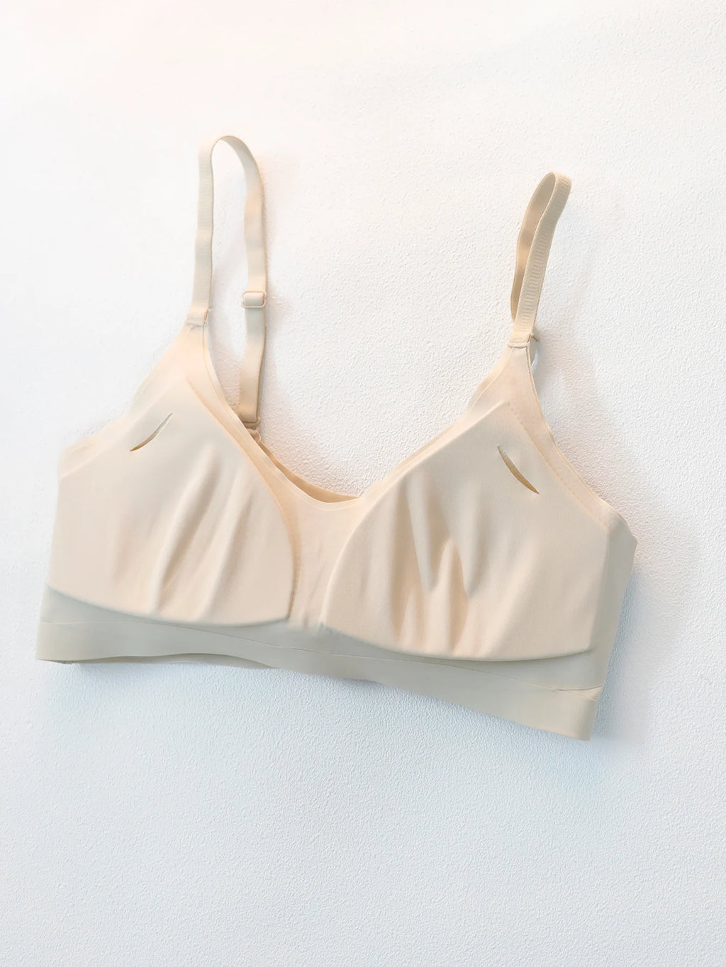 Soutien-gorge seconde peau sans armatures à col en V