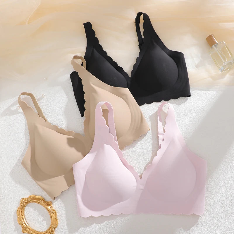 Soutien-gorge à bord ondulé au décolleté délicat